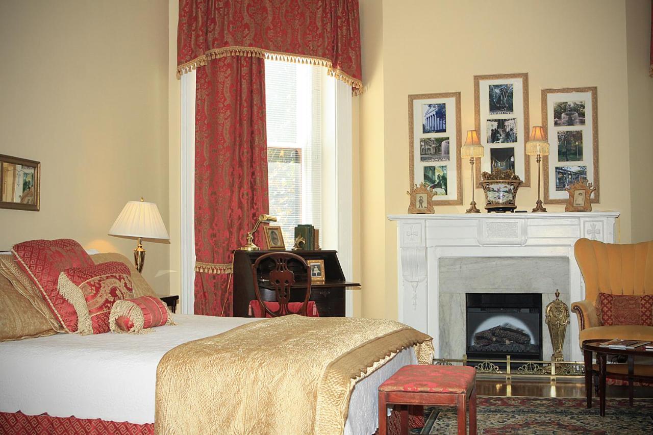 Louisville Bourbon Inn Esterno foto