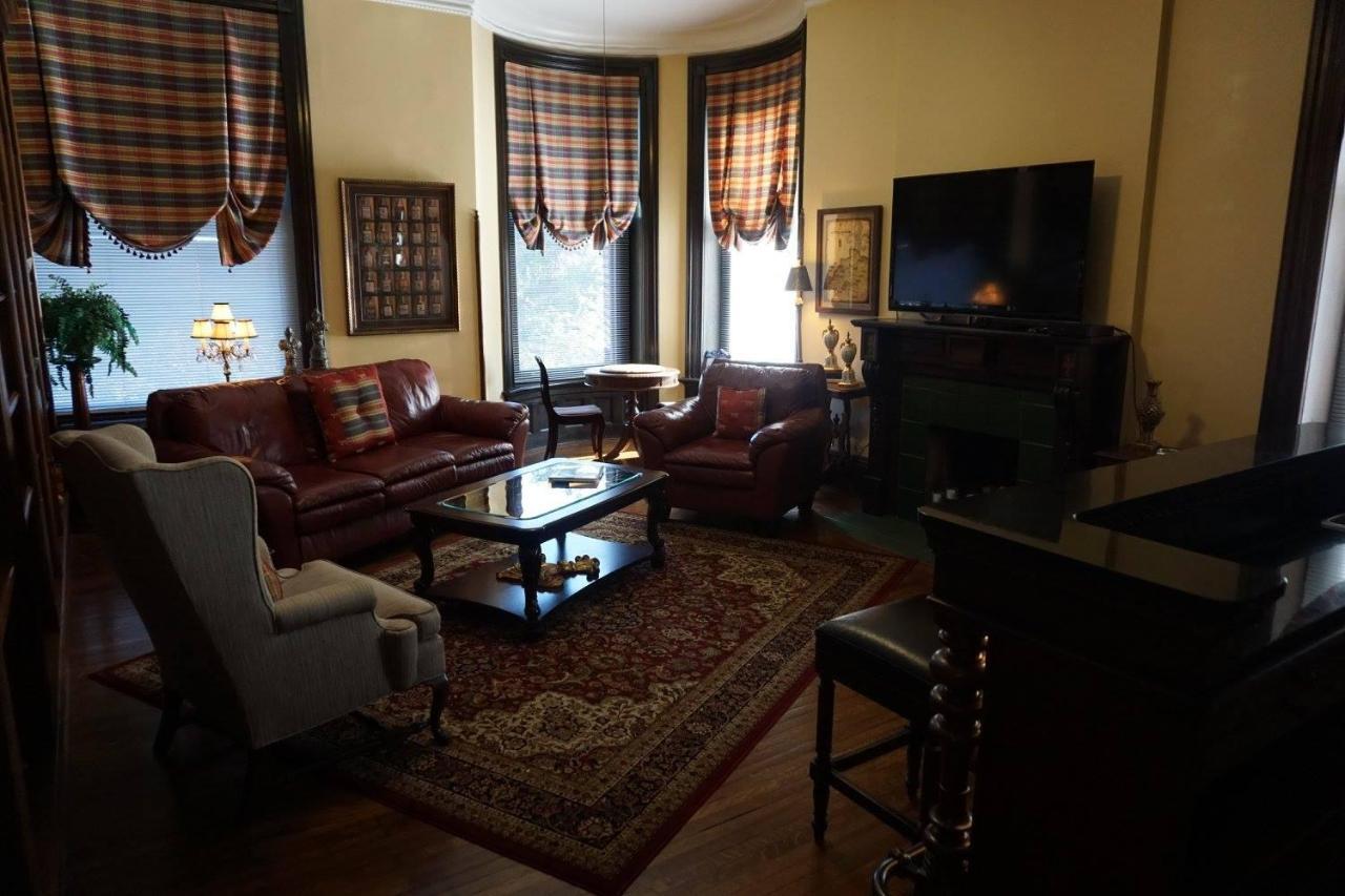 Louisville Bourbon Inn Esterno foto