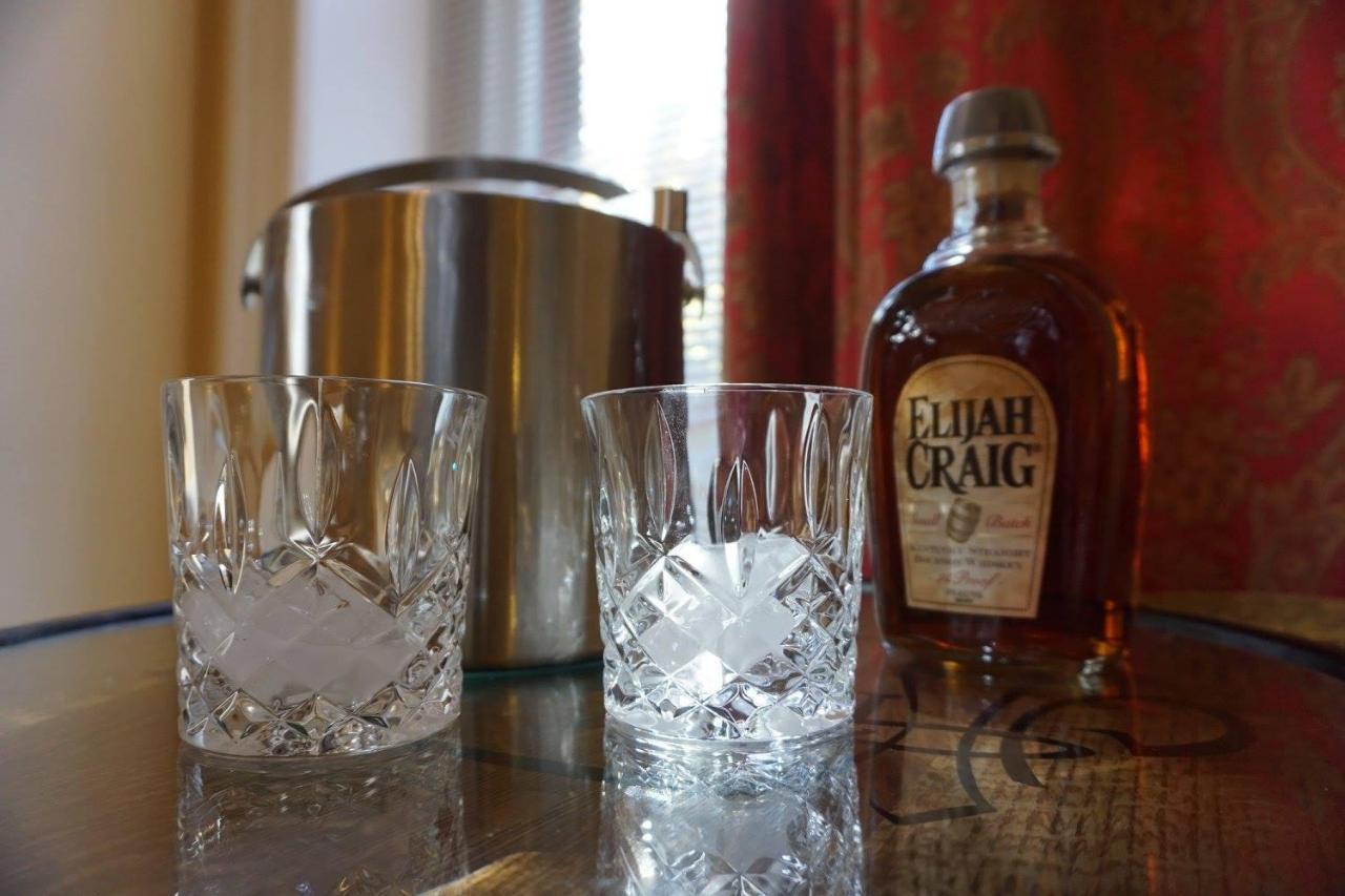 Louisville Bourbon Inn Esterno foto