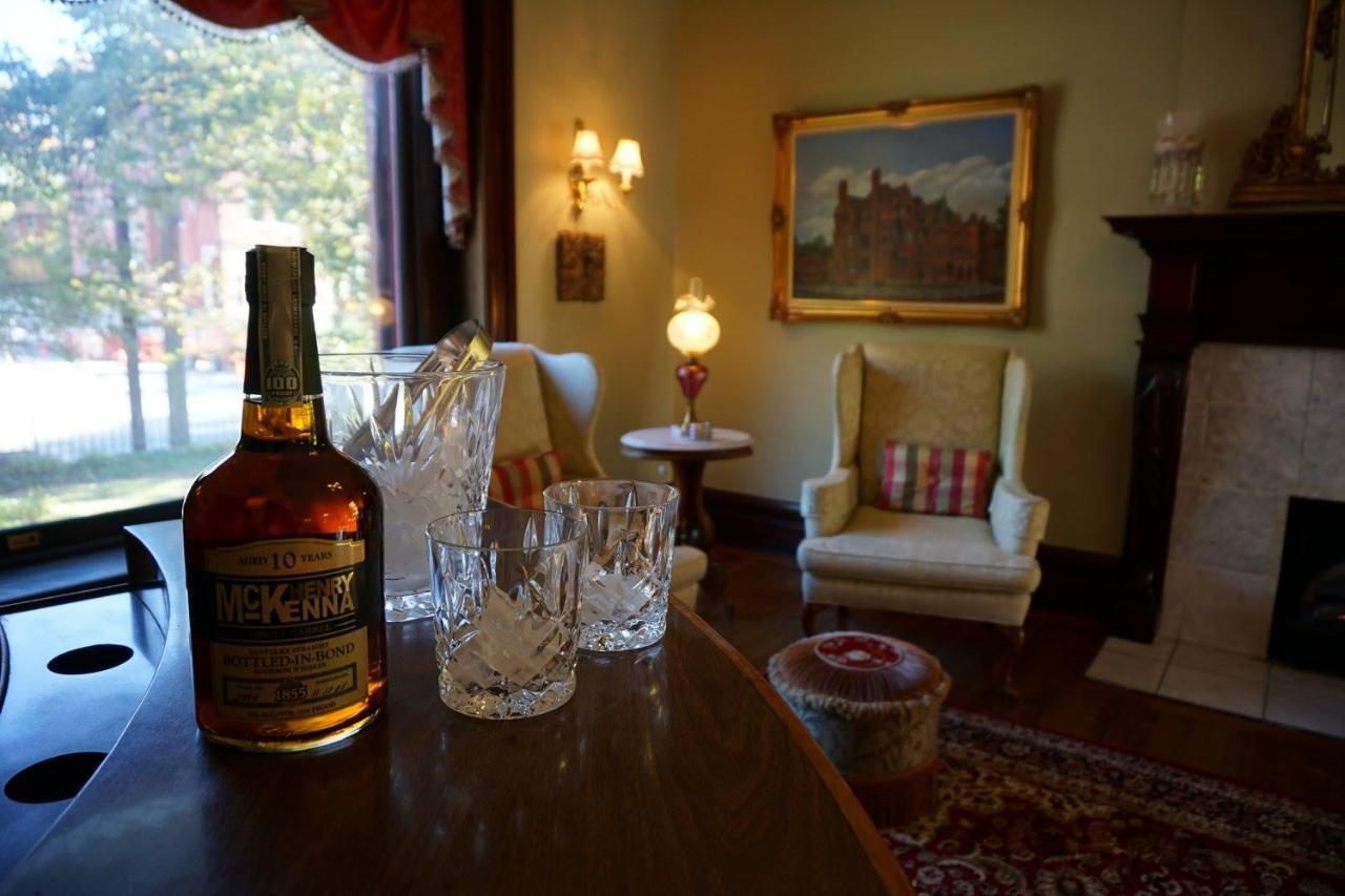 Louisville Bourbon Inn Esterno foto