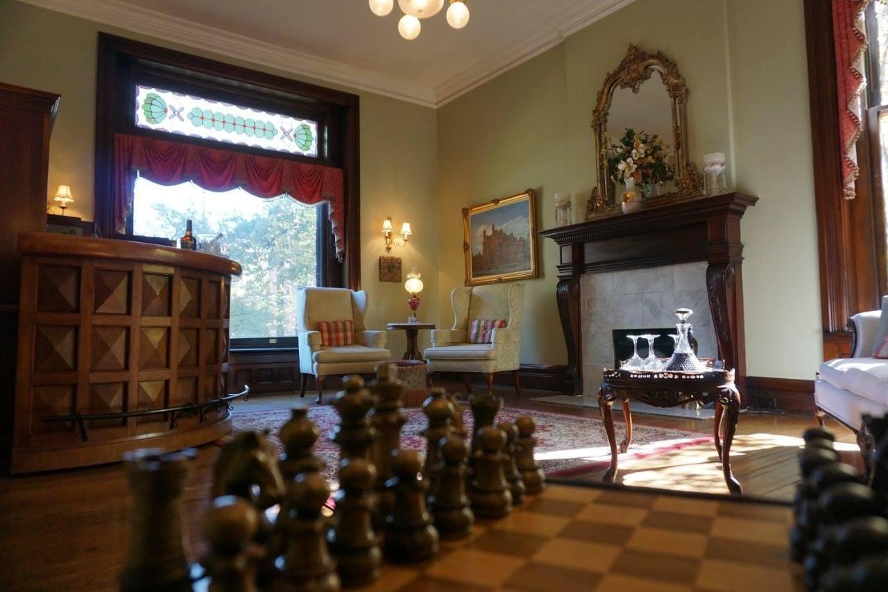 Louisville Bourbon Inn Esterno foto