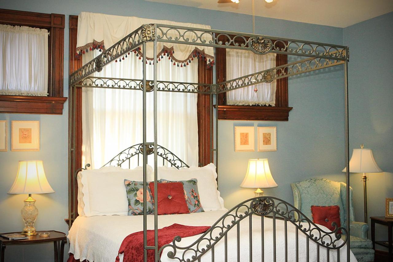 Louisville Bourbon Inn Esterno foto
