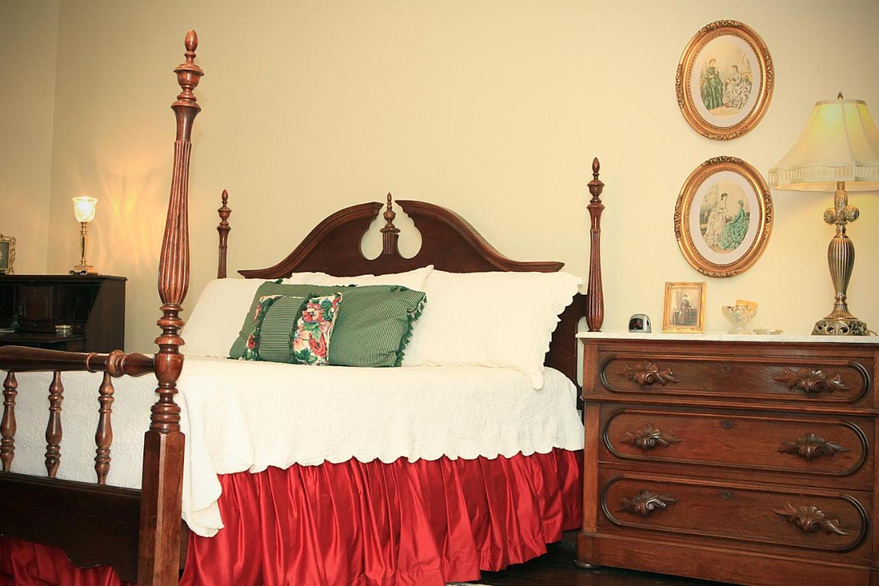 Louisville Bourbon Inn Esterno foto