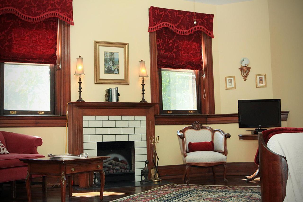 Louisville Bourbon Inn Esterno foto
