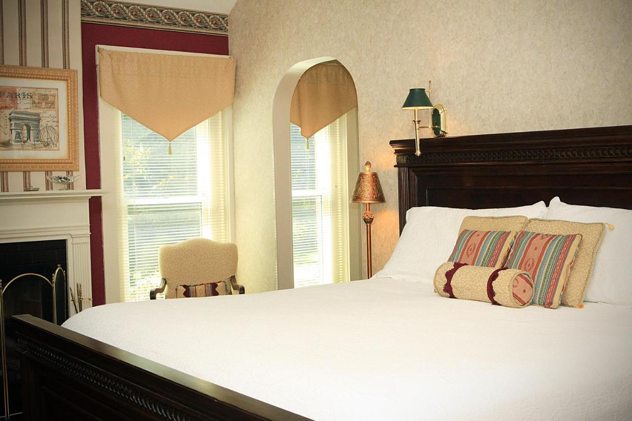Louisville Bourbon Inn Esterno foto